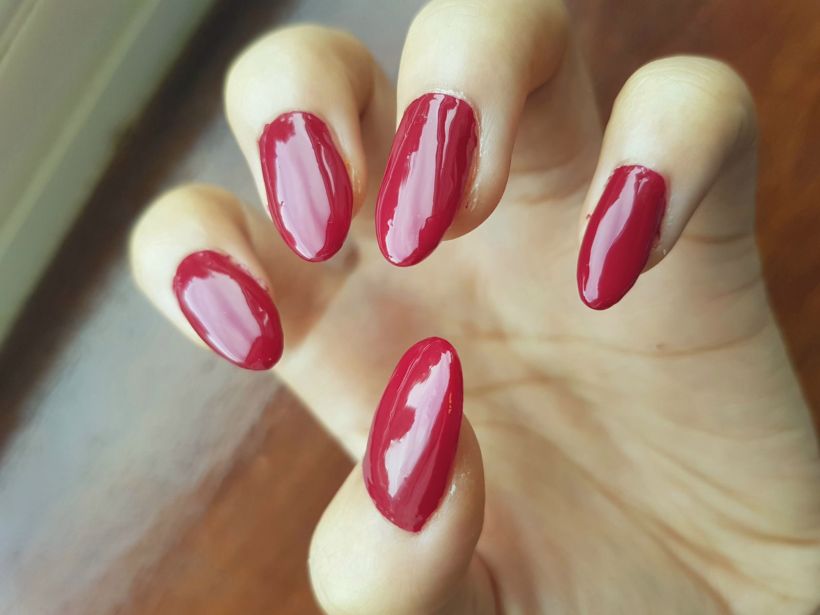 burgundy acrylic nails